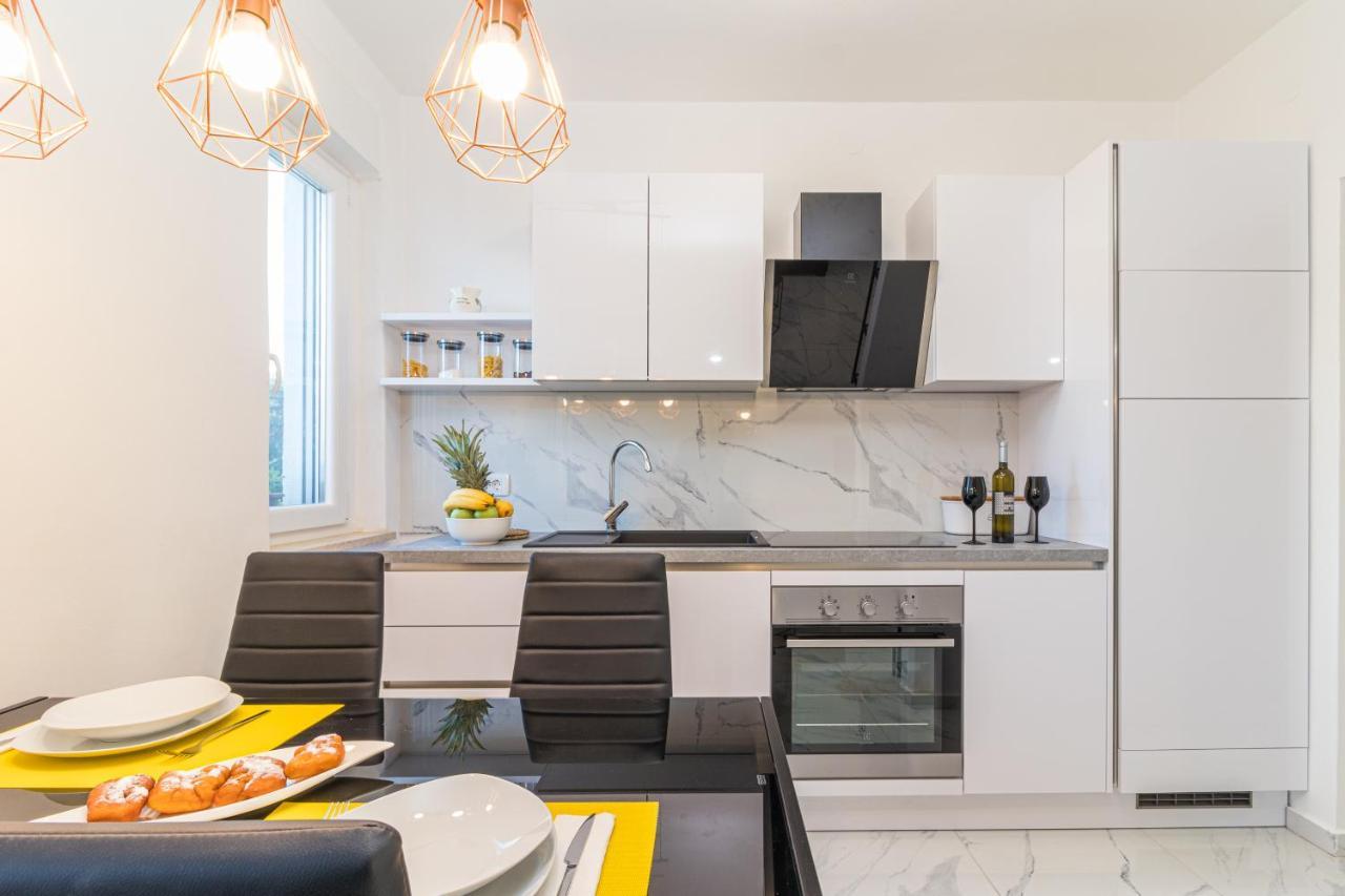 Three Waves New Apartment Pula