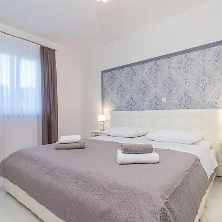 Three Waves Apartment New Pula Exterior photo